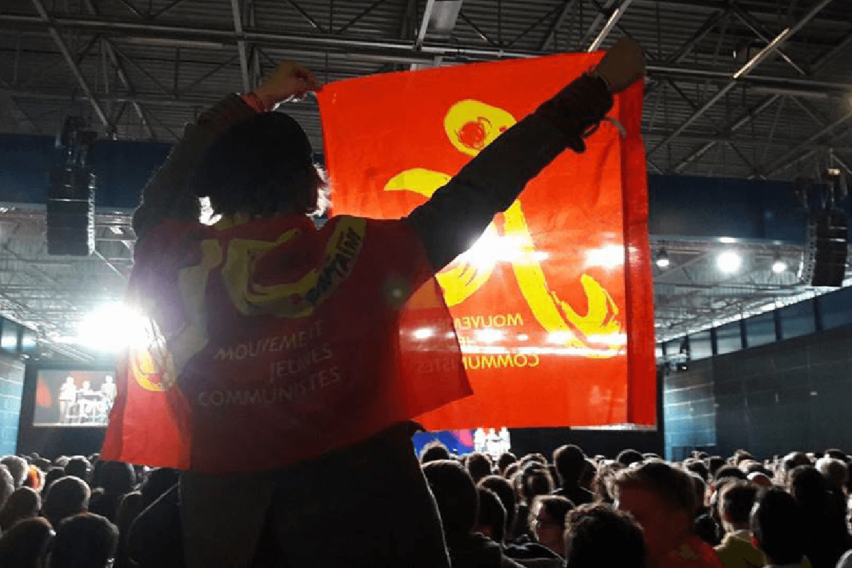 Avec ou sans hologramme, les jeunes affluent dans les meetings de Mélenchon