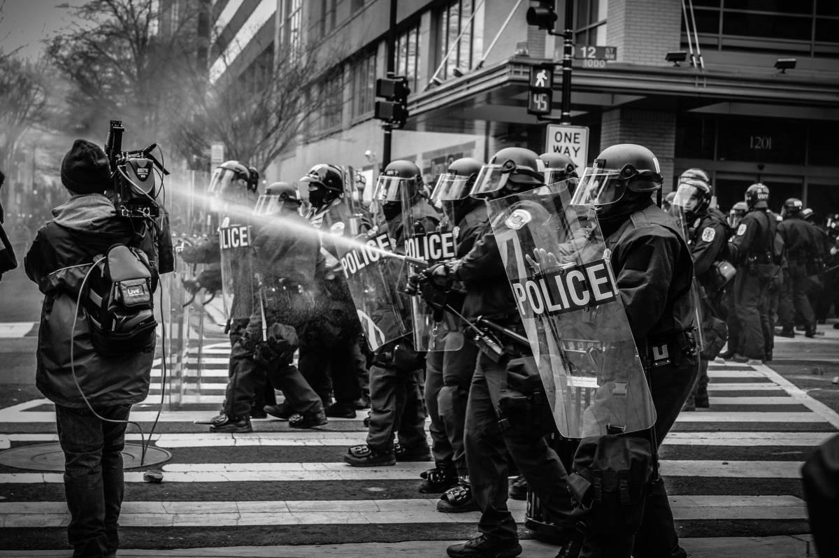 La défenseure des droits étrille la politique de maintien de l’ordre actuelle