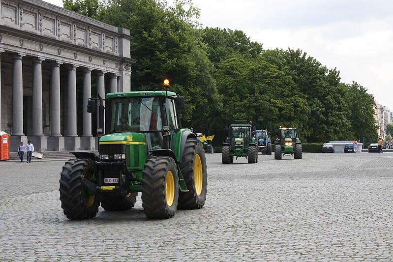 « Tout ce qui bouge est rouge », sauf les agriculteurs ?