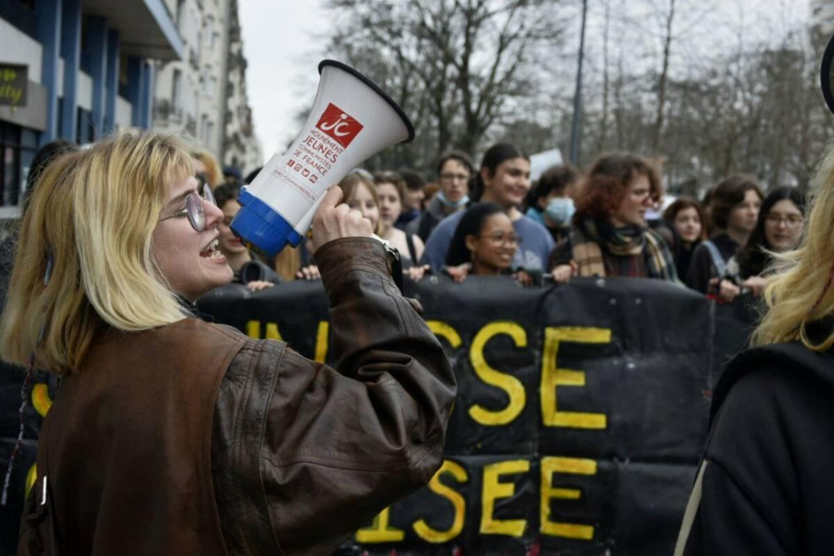 Les jeunes dans la rue pour défendre le droit à l’éducation 