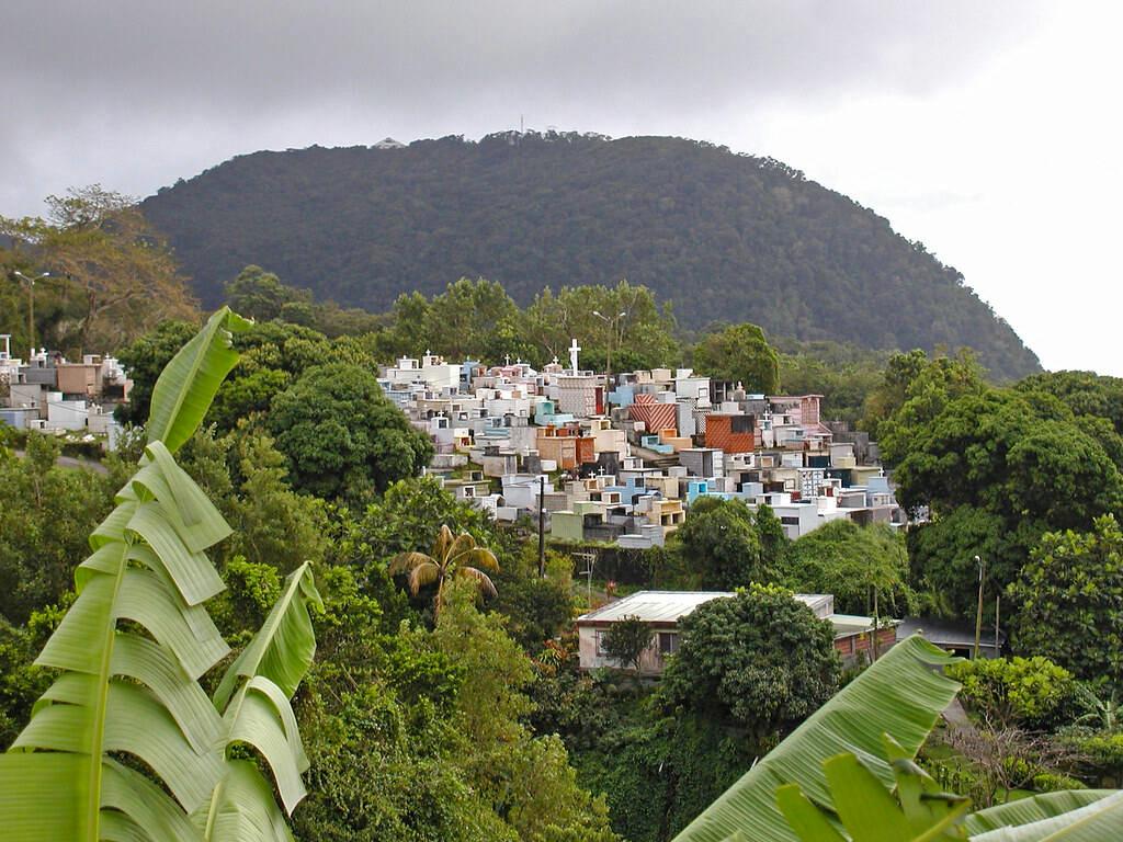 La Guadeloupe entre néocolonialisme et luttes populaires