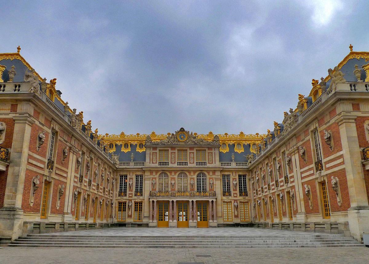 Macron à Versailles, entre la monarchie et l’ultralibéralisme
