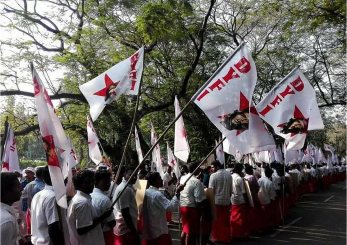 Comment une organisation de jeunesse communiste au Kerala a levé 1,4 millions de dollars pour le covid-19